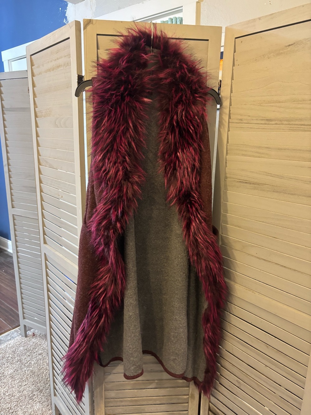 Yankee Girl Faux-Fur Trim Cape Gray & Pink Like New